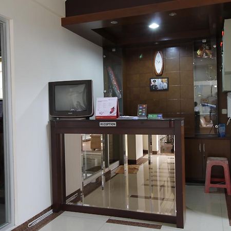 Reddoorz Plus Near Ambassador Mall جاكرتا المظهر الخارجي الصورة