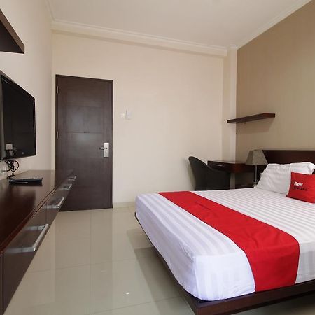 Reddoorz Plus Near Ambassador Mall جاكرتا المظهر الخارجي الصورة